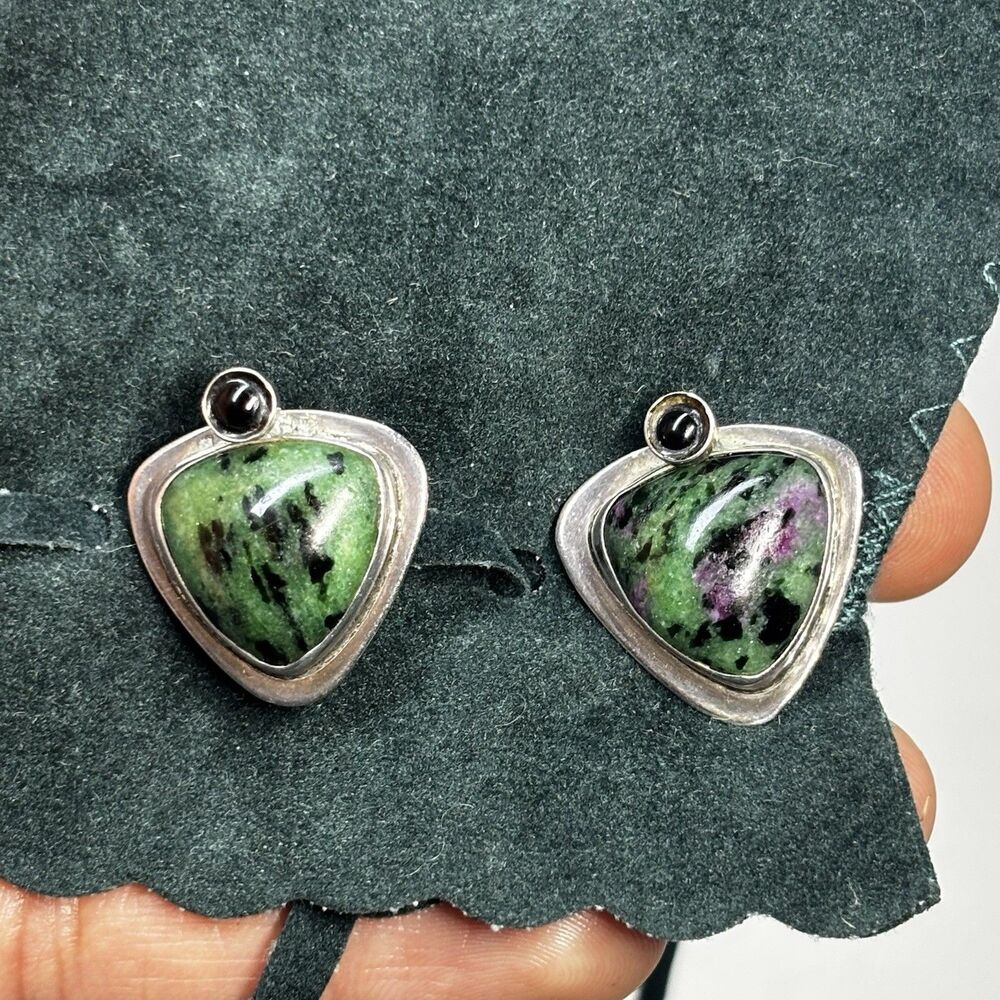VTG Artisan Ruby Zoisite Shield Post Earrings Signed Winnie Mitzu